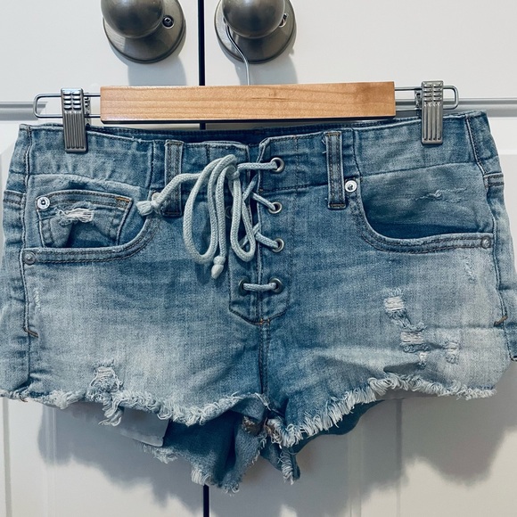 💙 American Eagle Denim Shorts 💙 - Picture 1 of 4